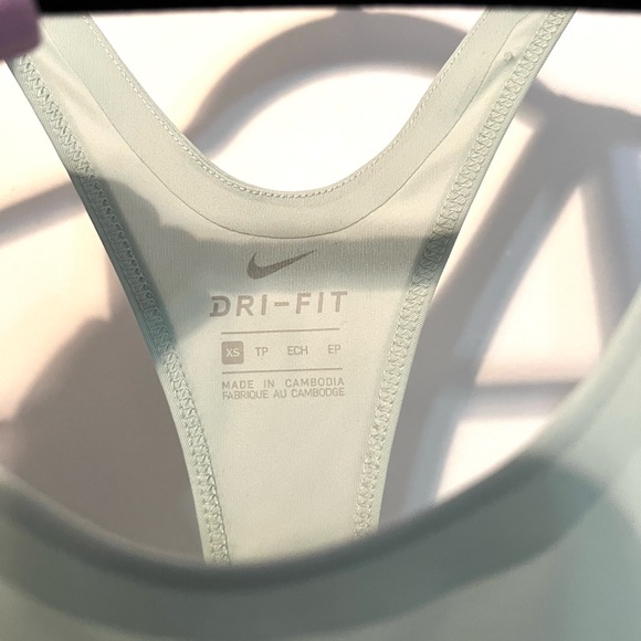 Women’s NIKE tank top - XS - reflective features - Picture 3 of 6